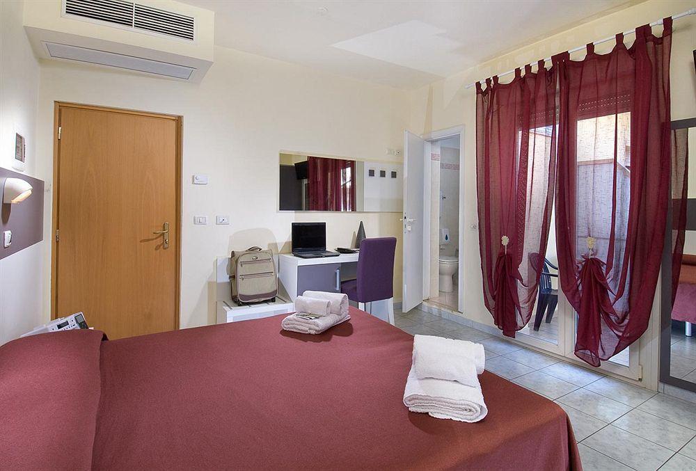 Hotel Locanda Rosy Cattolica Exterior photo